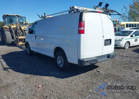 2017 Chevrolet Express 2500 Work Van z USA, uszkodzony, nr VIN 1GCWGAFF4H1284813